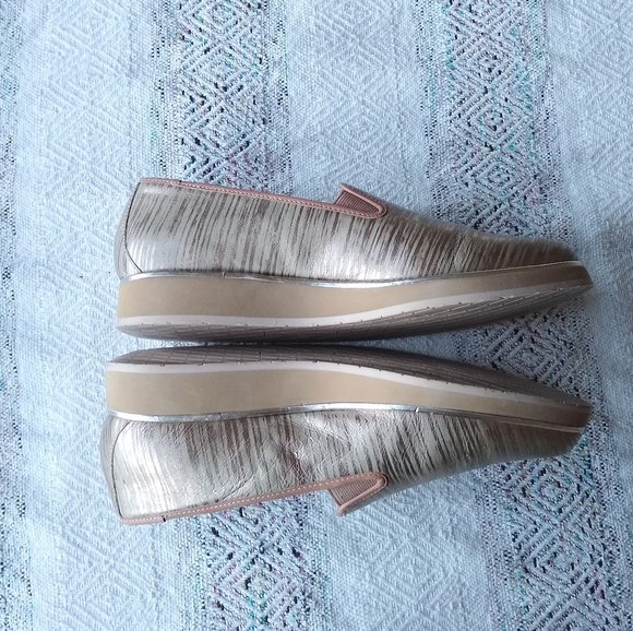 NEW Donald J. Pliner Betina Slip-on Loafers Gold 8.5 - Picture 6 of 14